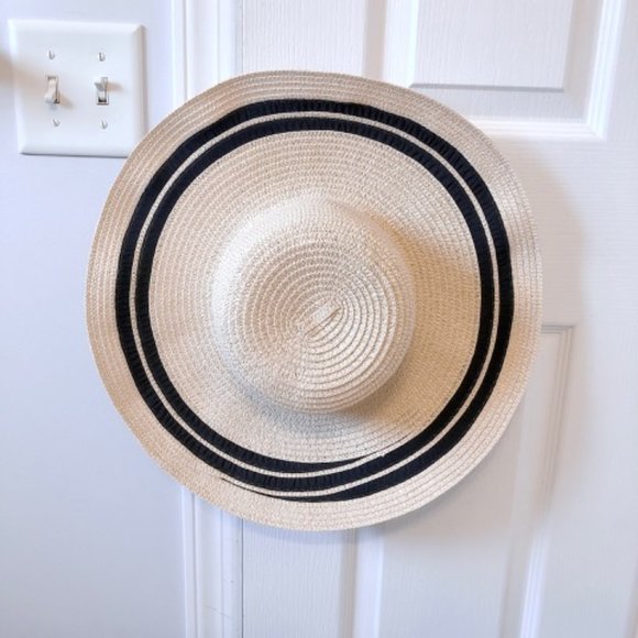 Beach Hat/ Straw Hat - Picture 6 of 6